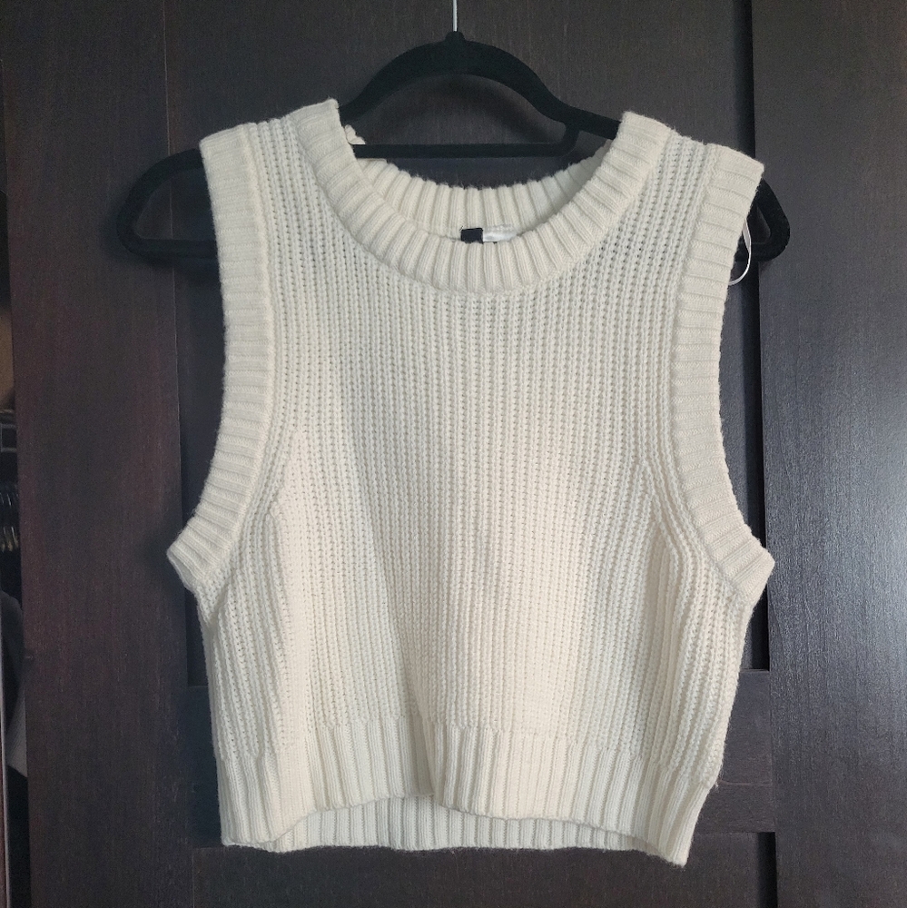 Divided Cream Sleeveless Sweater